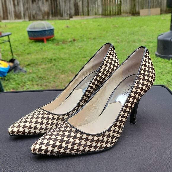 MICHEAL KORS ELISA HOUNDSTOUCH CALF HAIR LEATHER HEELS WOMAN'S SIZE 7 GUC - Picture 1 of 16